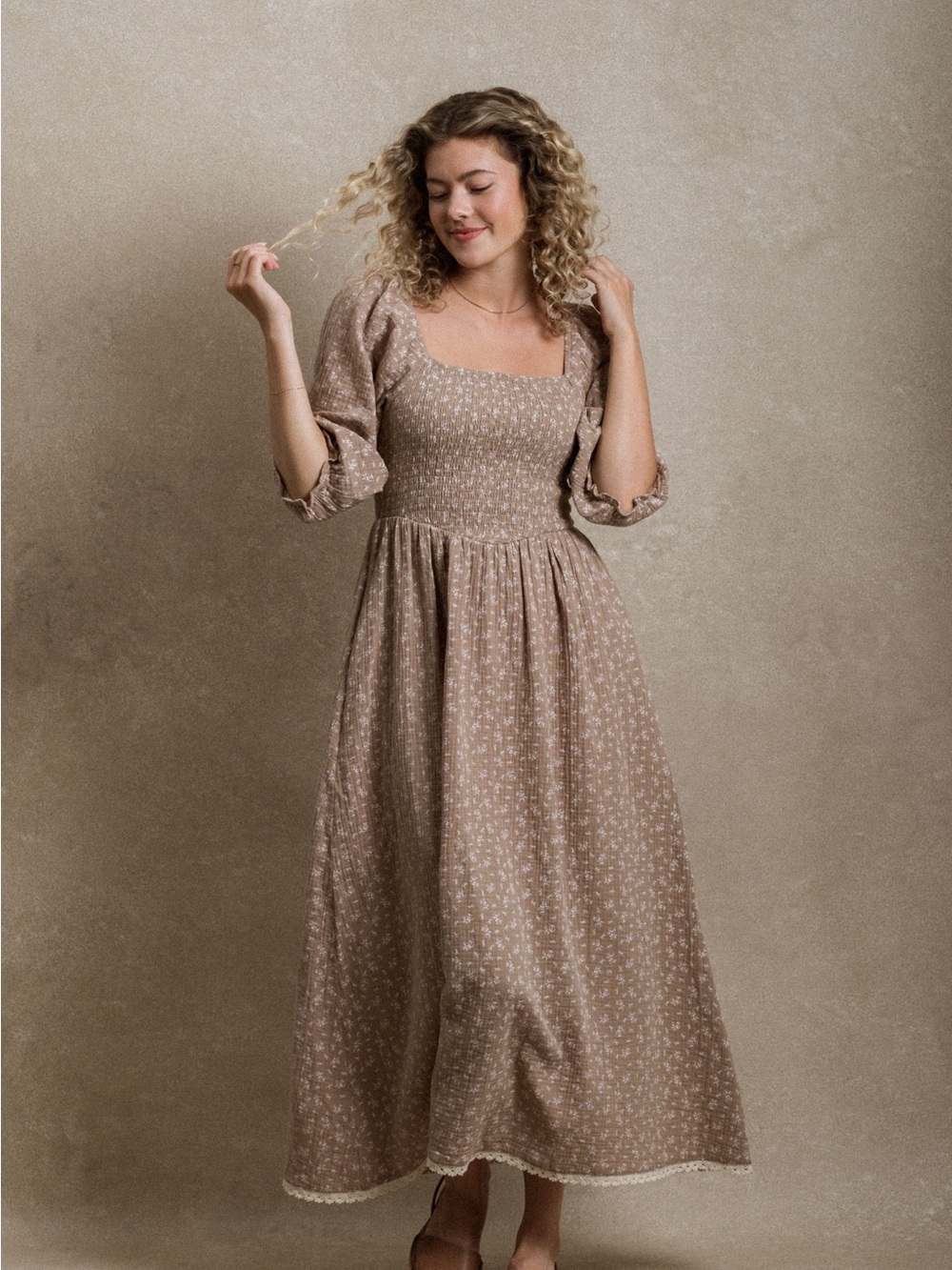 NWT! Neuflora Loveland dressSmocked Square-Neck Maxi Dress in Taupe Floral Print